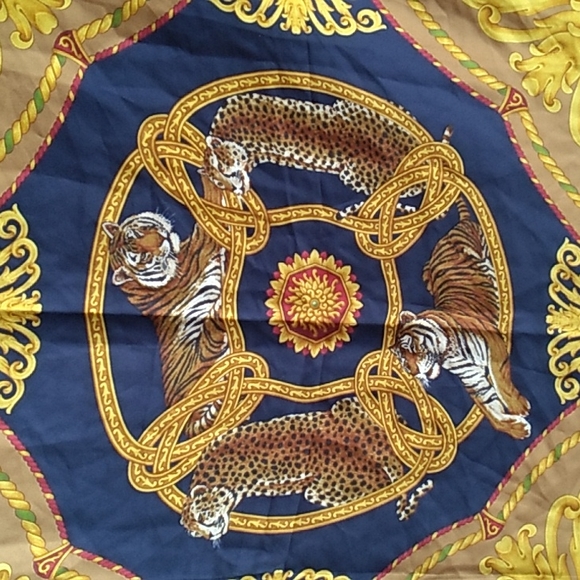 Salvatore Ferragamo Safari Tigers Gold Silk Scarf Vintage hand rolled edges - Picture 8 of 14